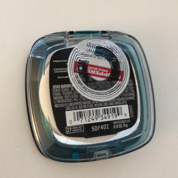 Infallible Pro-Glow Pressed Powder - Picture 2 of 2